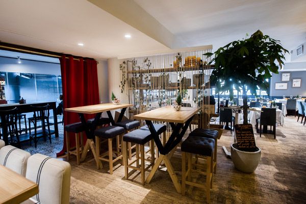 Mesas altas zona barra, Chigre