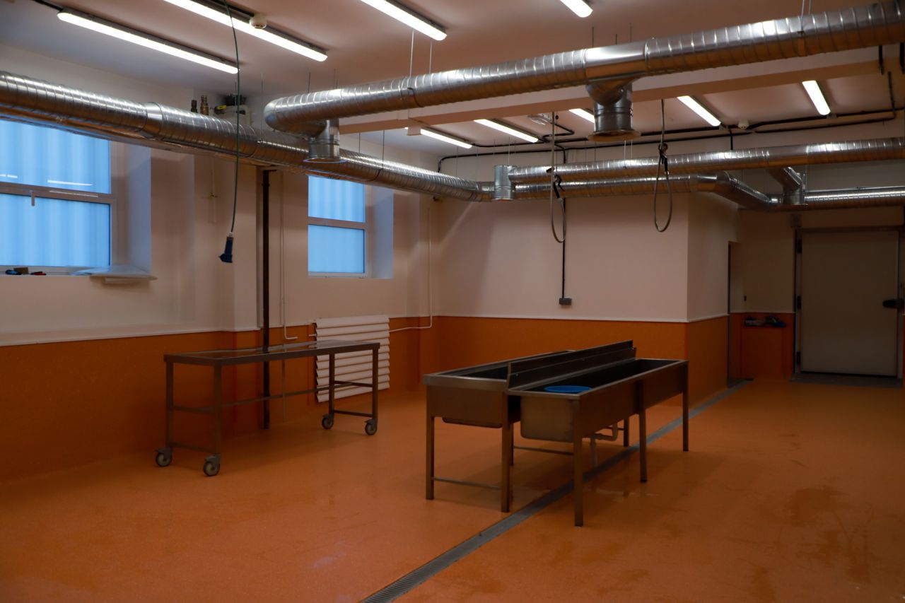 En la sala técnica también se tratan los cadáveres antes de su refrigeración.