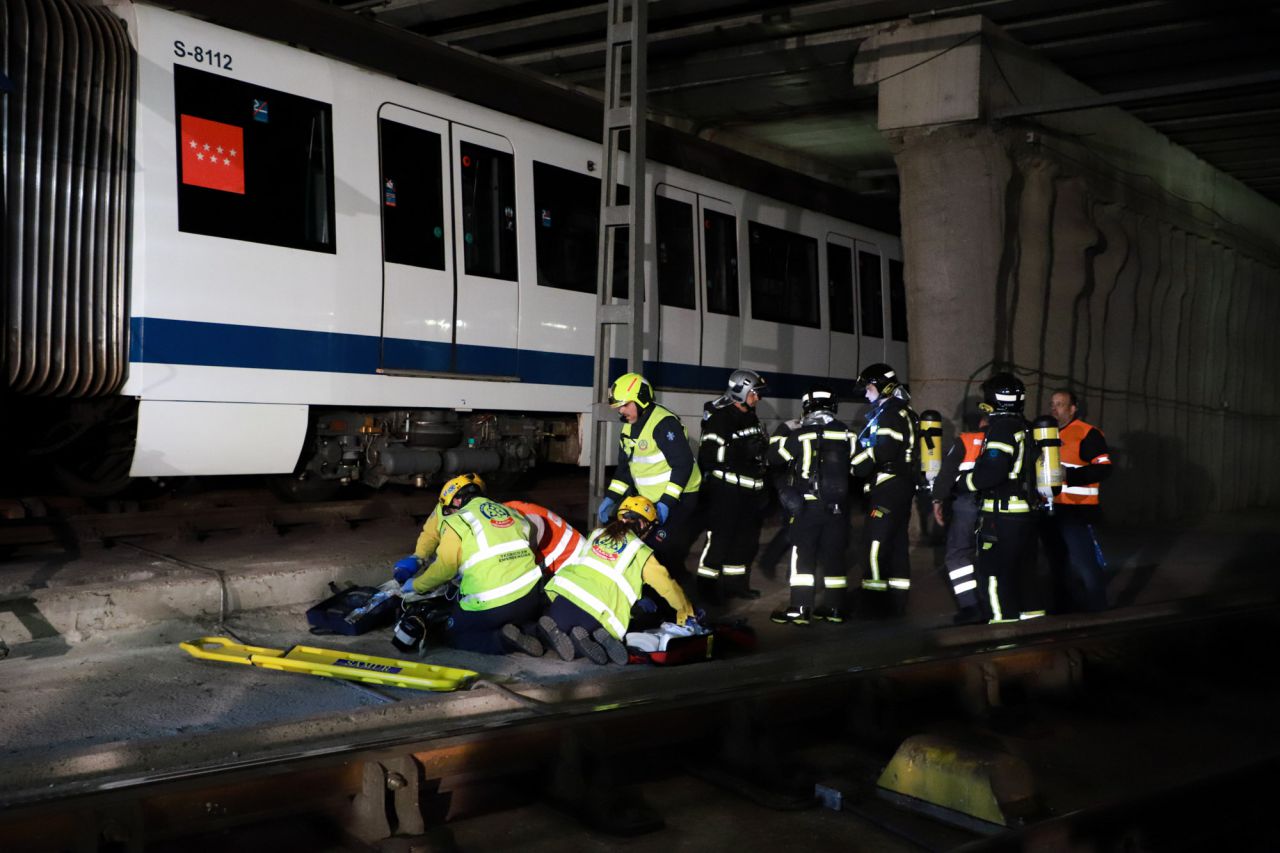 En el simulacro han participado efectivos de los bomberos, Samur, SUMMA112, Policía Municipal y Policía Nacional.