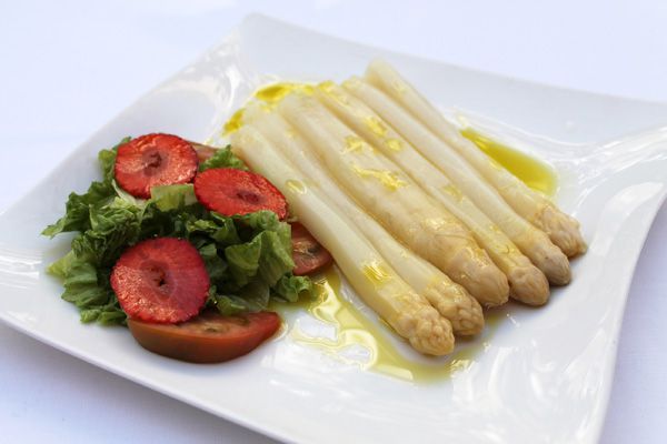 Espárragos de Tudela de Duero tibios en su jugo