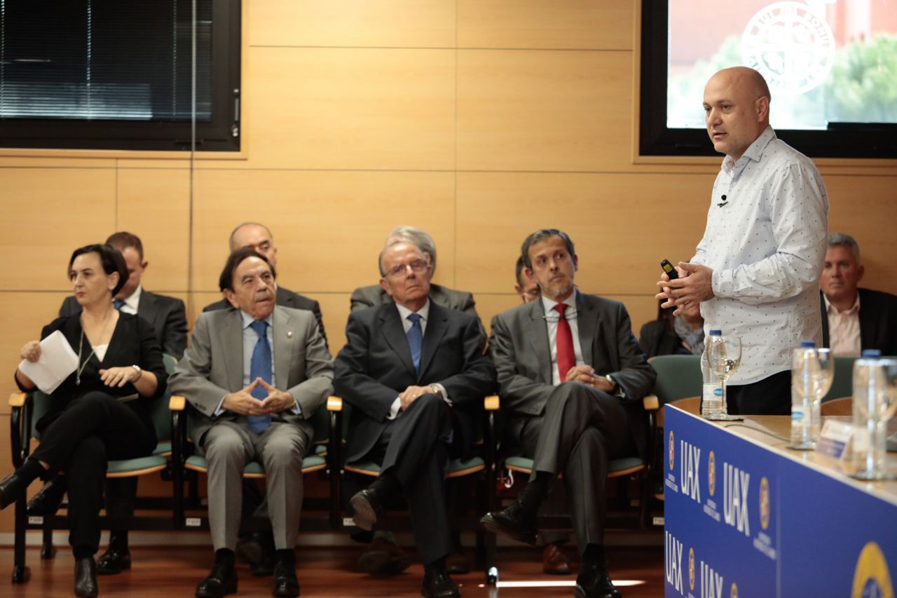 El presidente de la Sociedad Española de Simulación Clínica y Seguridad del Paciente, José María Quintillá, ofreció una ponencia sobre la materia en la inauguración del HSV de la UAX.
