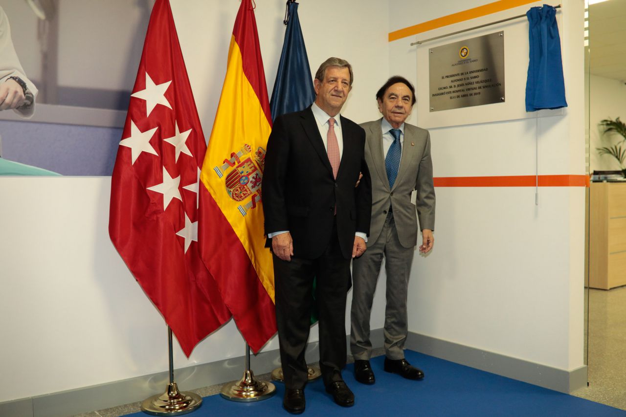 El alcalde de Villanueva de la Cañada, Luis Partida, fue uno de los asistentes a la inauguración del HSV de la UAX.