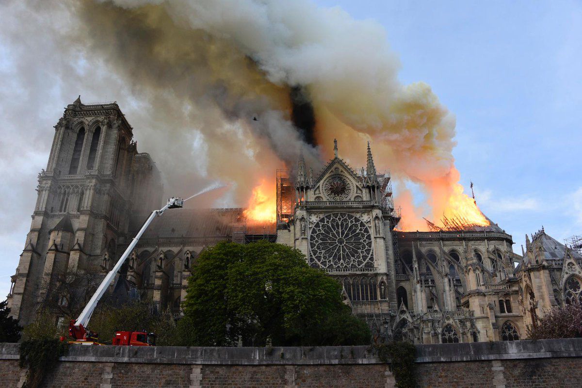 Incendio en la catedral de Notre Dame, en París. 