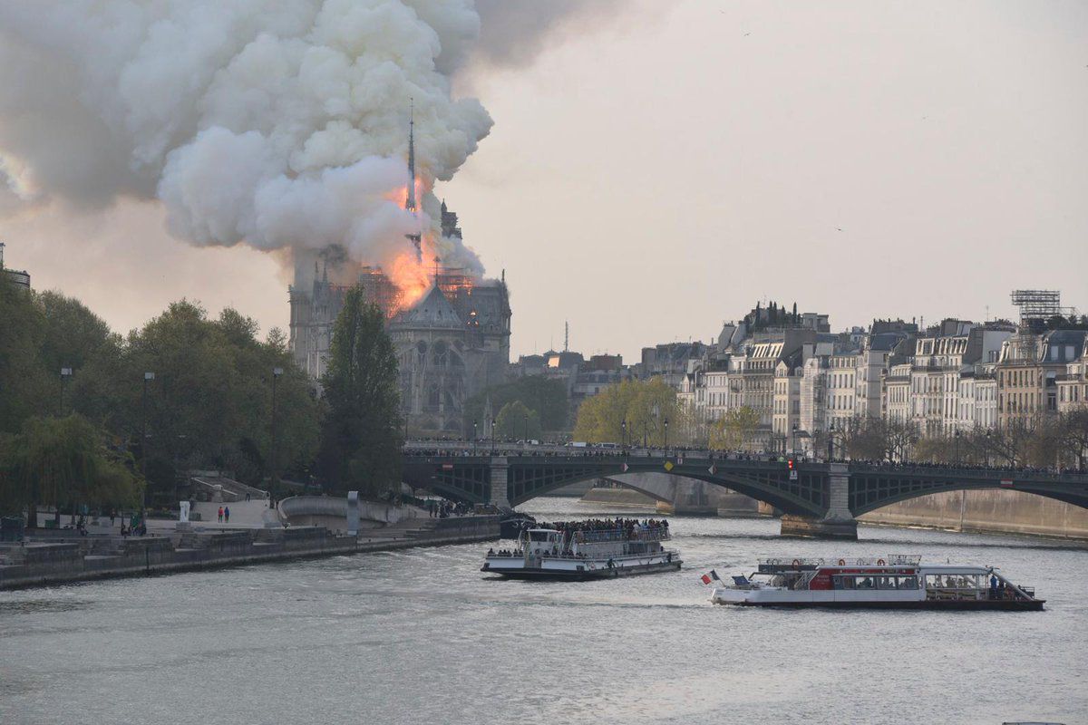 Incendio en la catedral de Notre Dame, en París. 
