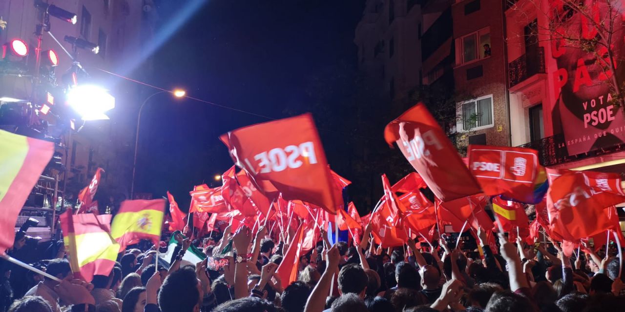 Ferraz celebra la victoria del PSOE.