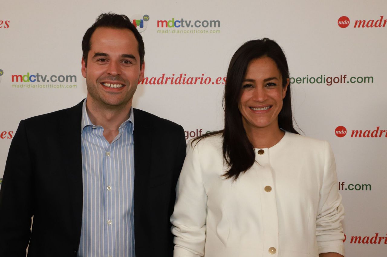 Los candidatos de Ciudadanos también pasaron por el photocall de los Premios Madrid. Ignacio Aguado, candidato a la Comunidad, y Begoña Villacís, al Ayuntamiento, que dará a luz justo después de las elecciones autonómicas del 26 de mayo.