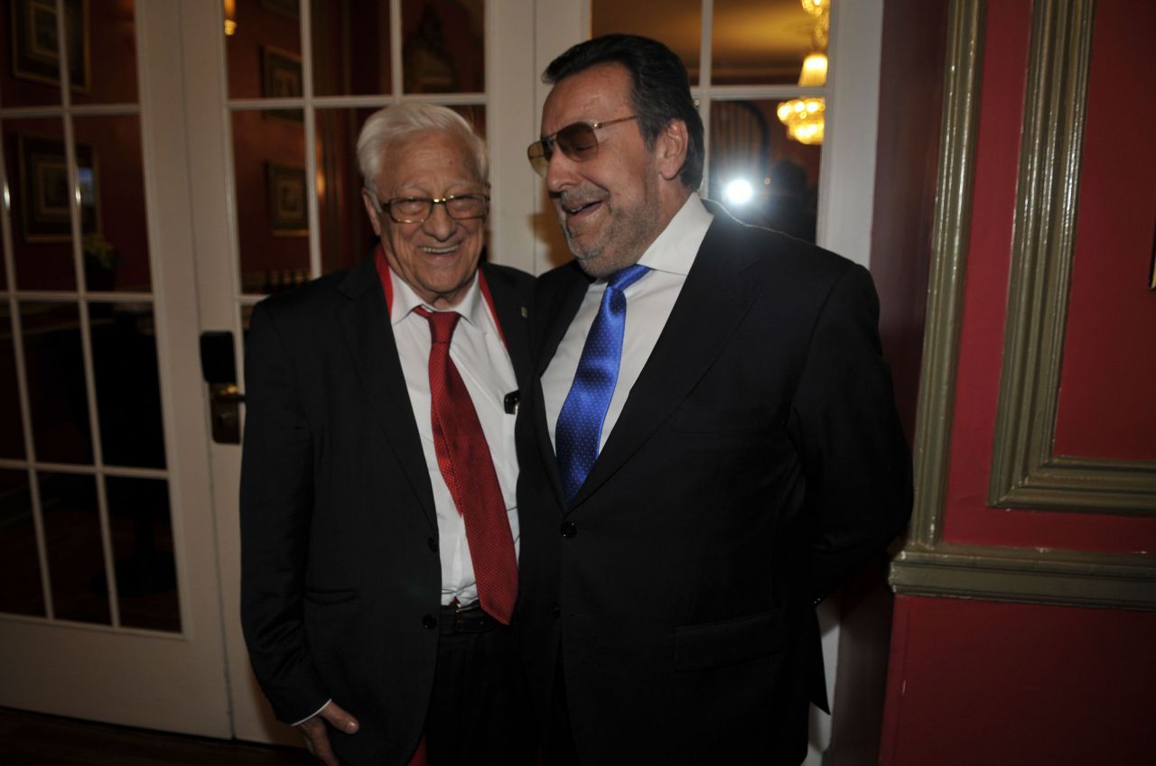 El padre Ángel y el presidente del Grupo Social ONCE, Miguel Carballeda.