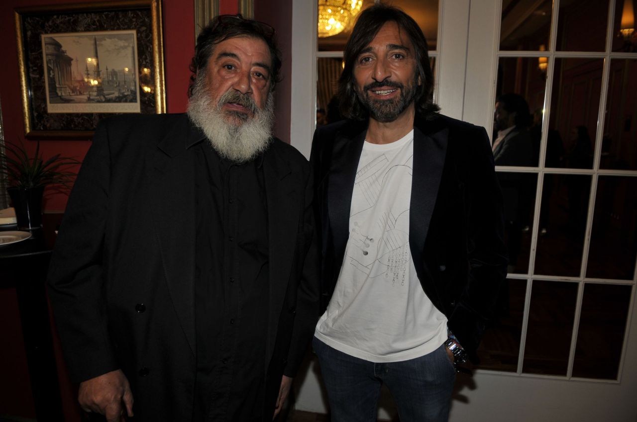 El escultor José Miguel Utande junto a Antonio Carmona, de Ketama.