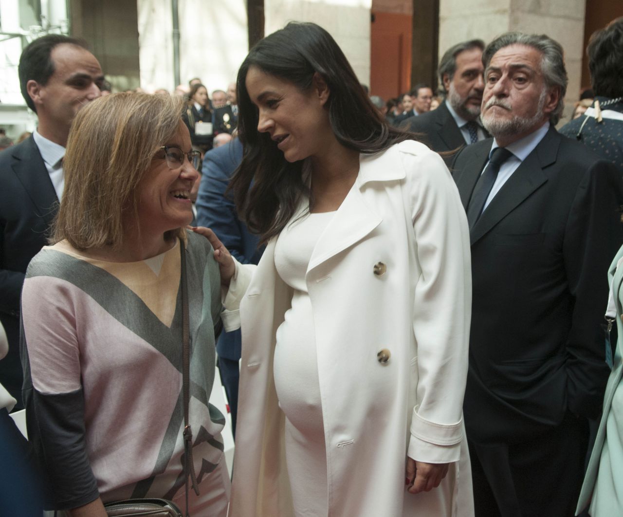 La candidata de Cs al Ayuntamiento, Begoña Villacís, junto a la edil socialista Puri Causapié. 