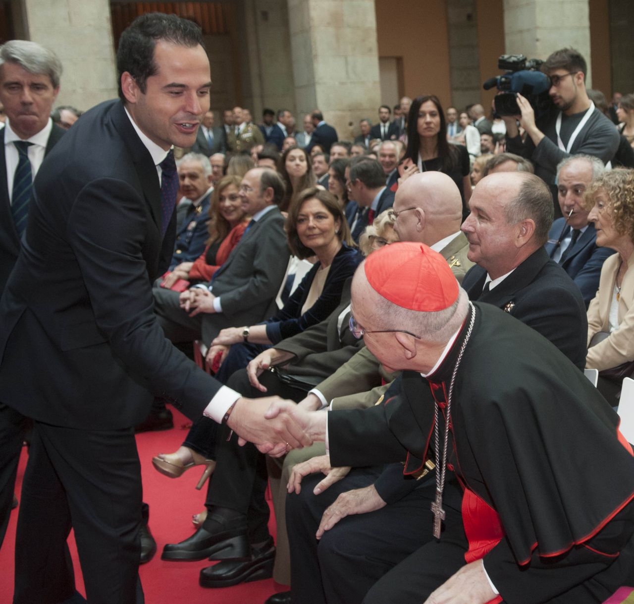 El líder de la lista de Cs a la Comunidad, Ignacio Aguado, con el cardenal Carlos Osoro. 