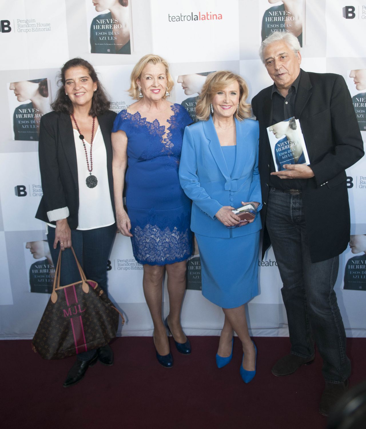 La nieta de 'Guiomar', la segunda por la izquierda, se convirtió en una de las protagonistas de la noche.