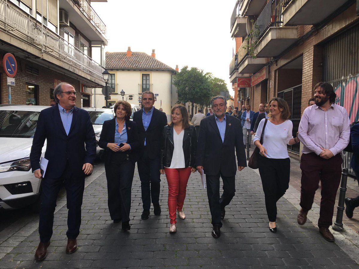 Los candidatos del PSOE Ángel Gabilondo y Pepu Hernández junto a José Manuel Franco en el acto de inicio de campaña en Vicálvaro. 