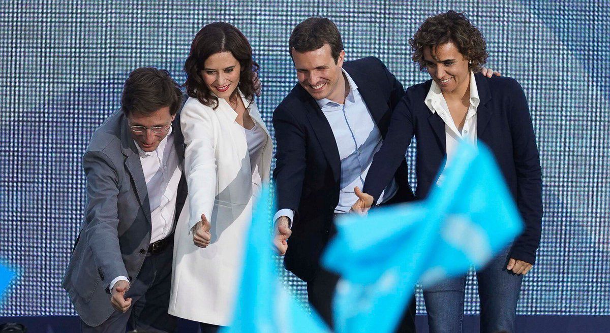 Los candidatos del PP a las elecciones municipales, regionales y autonómicas junto al líder del partido, Pablo Casado. 