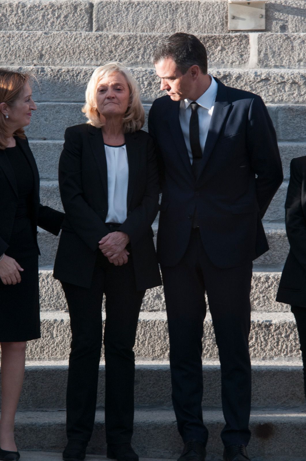 La viuda de Rubalcaba, Pilar Goya, con Pedro Sánchez y Ana Pastor. 