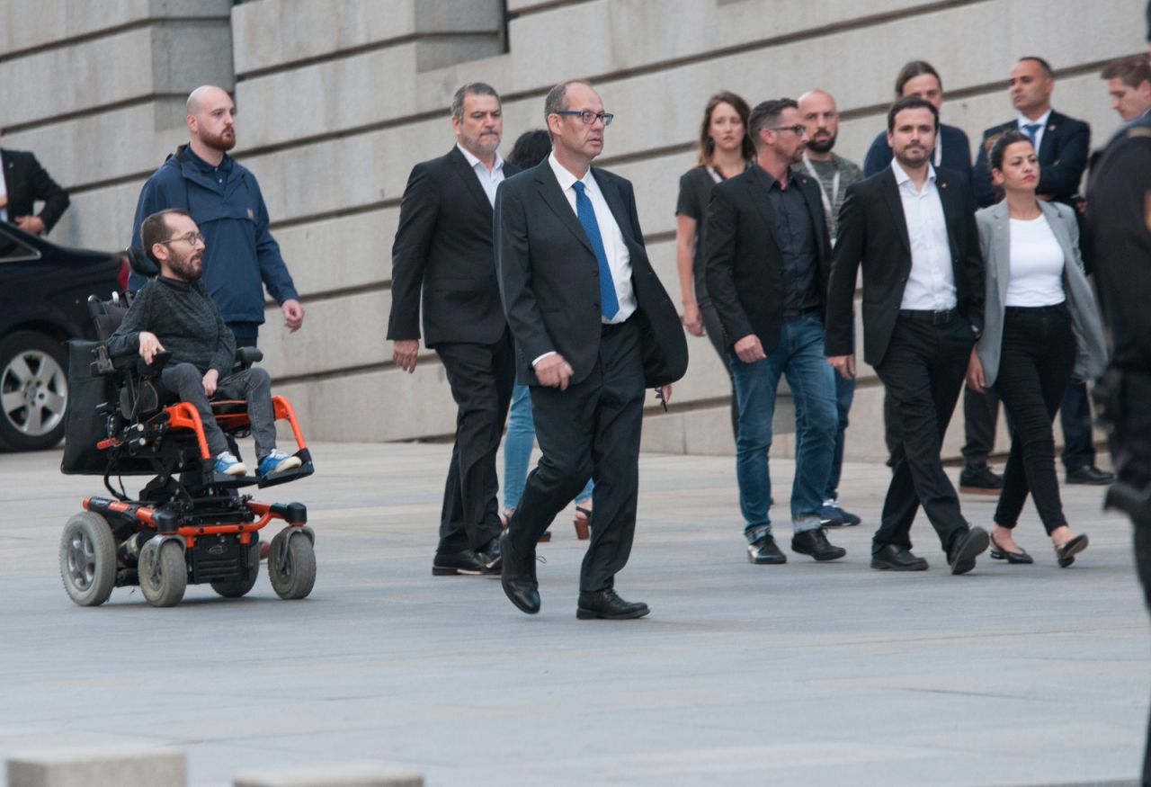 El secretario de Organización de Podemos, Pablo Echenique, y el Coordinador Federal de IU, Alberto Garzón. 