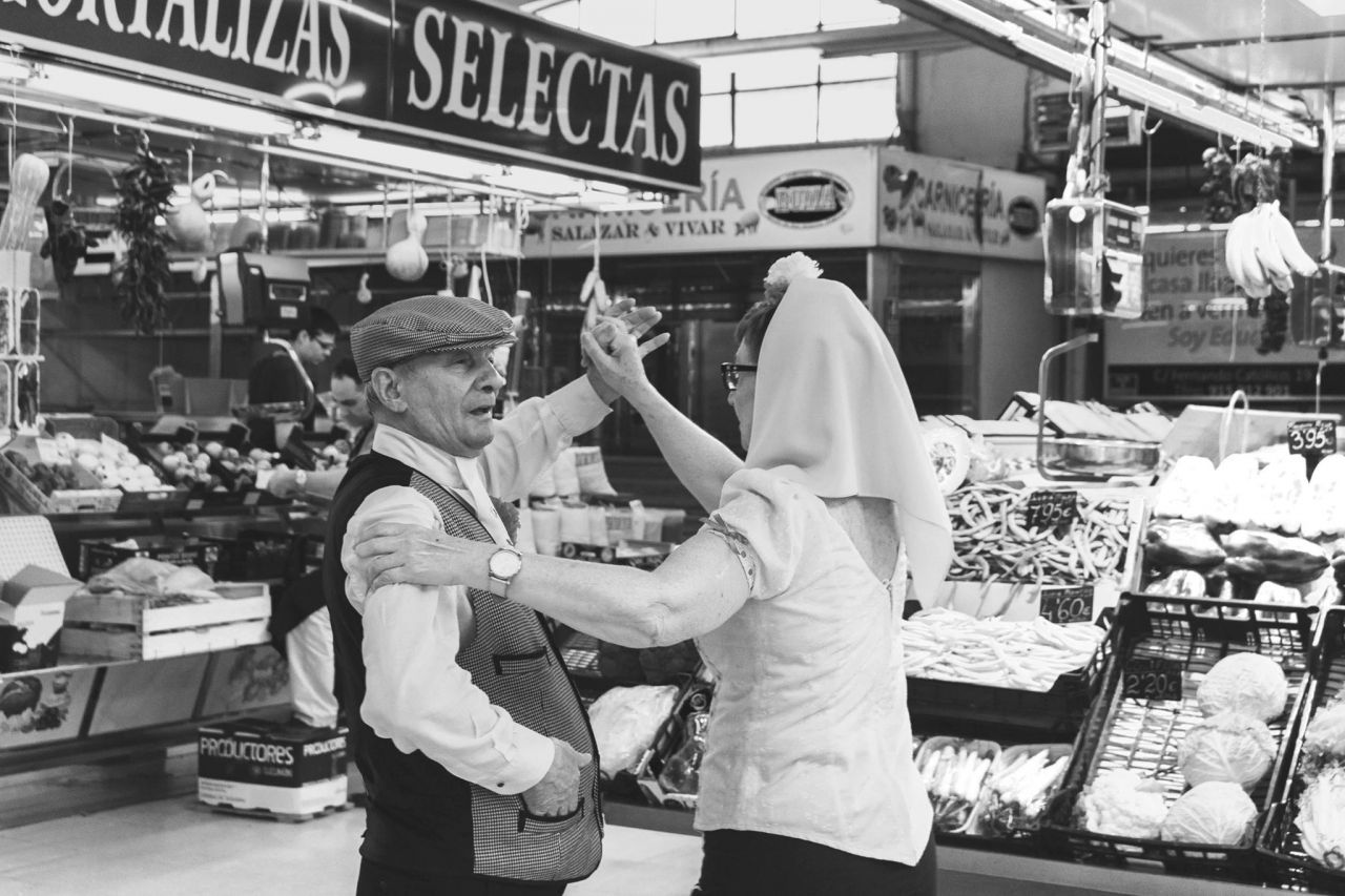 Chulapos bailando en el Mercado de Vallehermoso