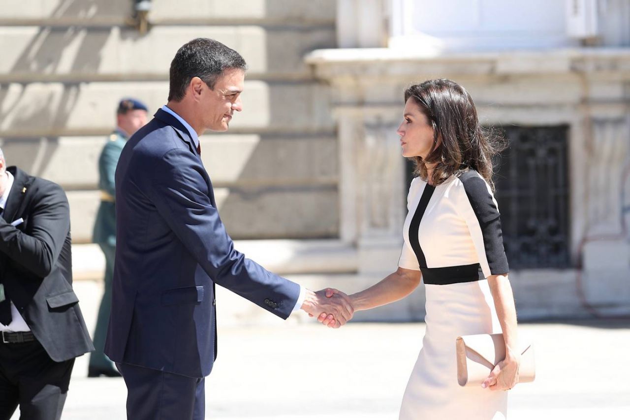 Su Majestad la Reina recibe el saludo del presidente del Gobierno en funciones, Pedro Sánchez Pérez-Castejón