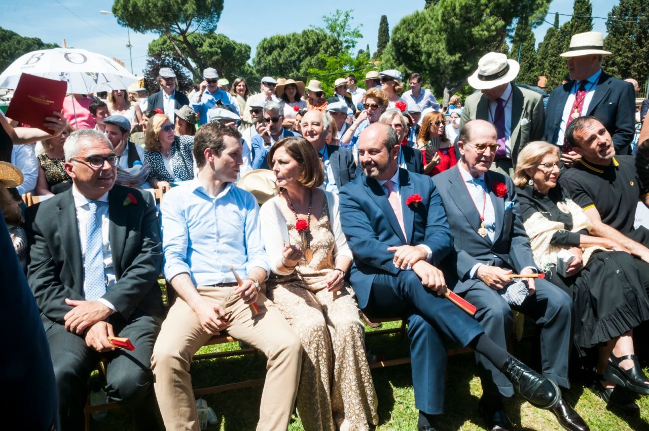 Los políticos en la pradera de San Isidro.
