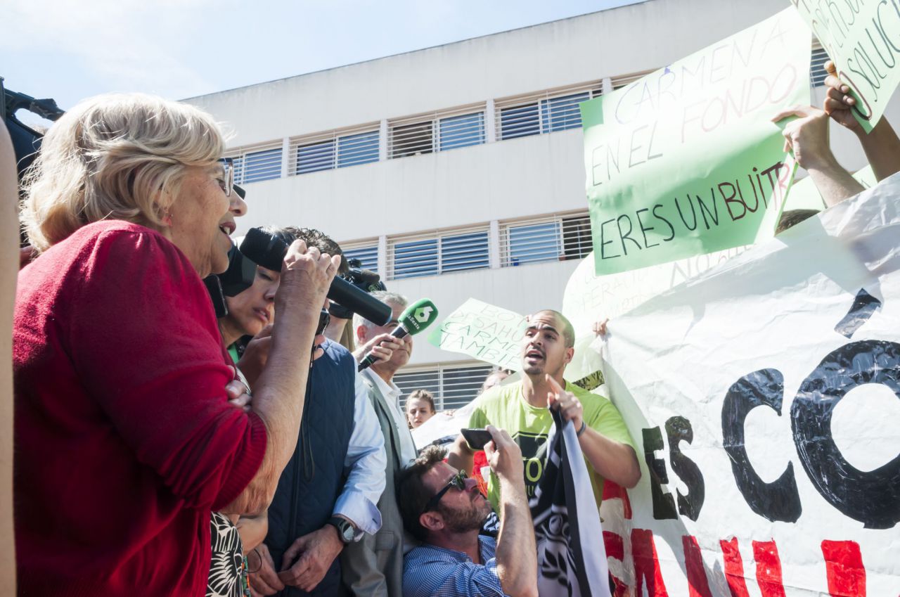 La alcaldesa ha emplazado a los activistas a una reunión.
