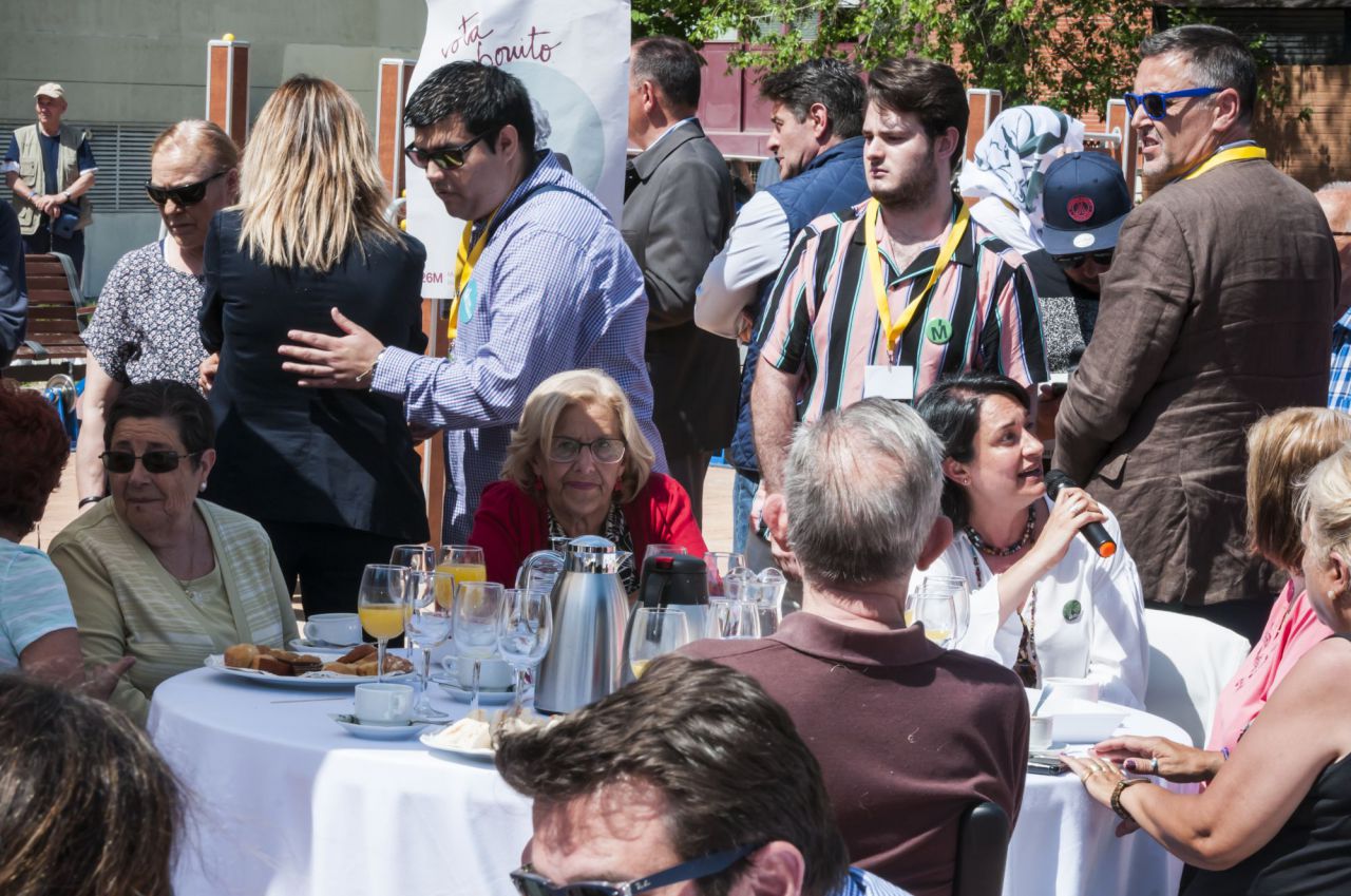 La alcaldesa de Madrid participaba en un desayuno organizado por Más Madrid en Moratalaz. 