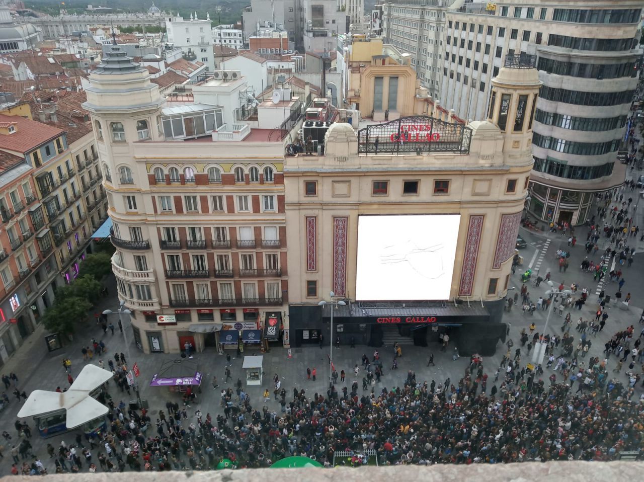 Los asistentes al concierto han acompañado al violinista desde Callao.