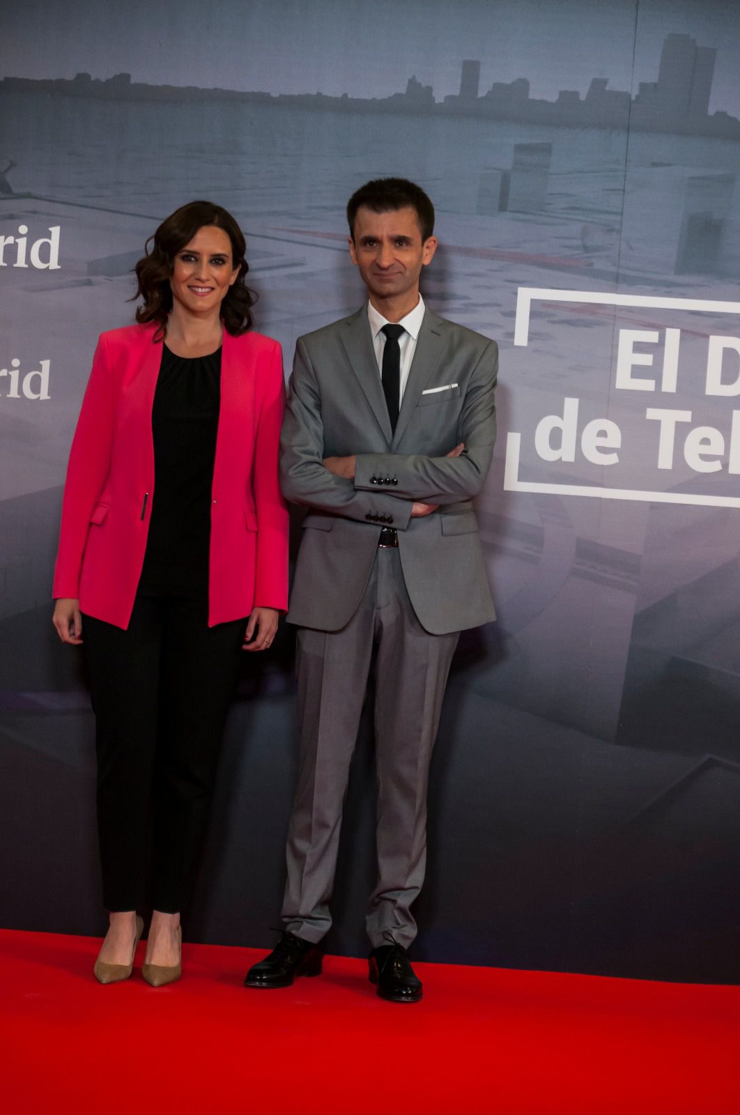 Isabel Díaz Ayuso, candidata del PP, junto a José Pablo López, director de Telemadrid. 