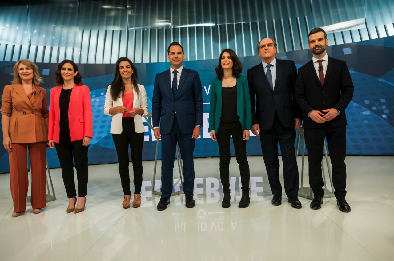 Los candidatos posan antes del arranque del debate