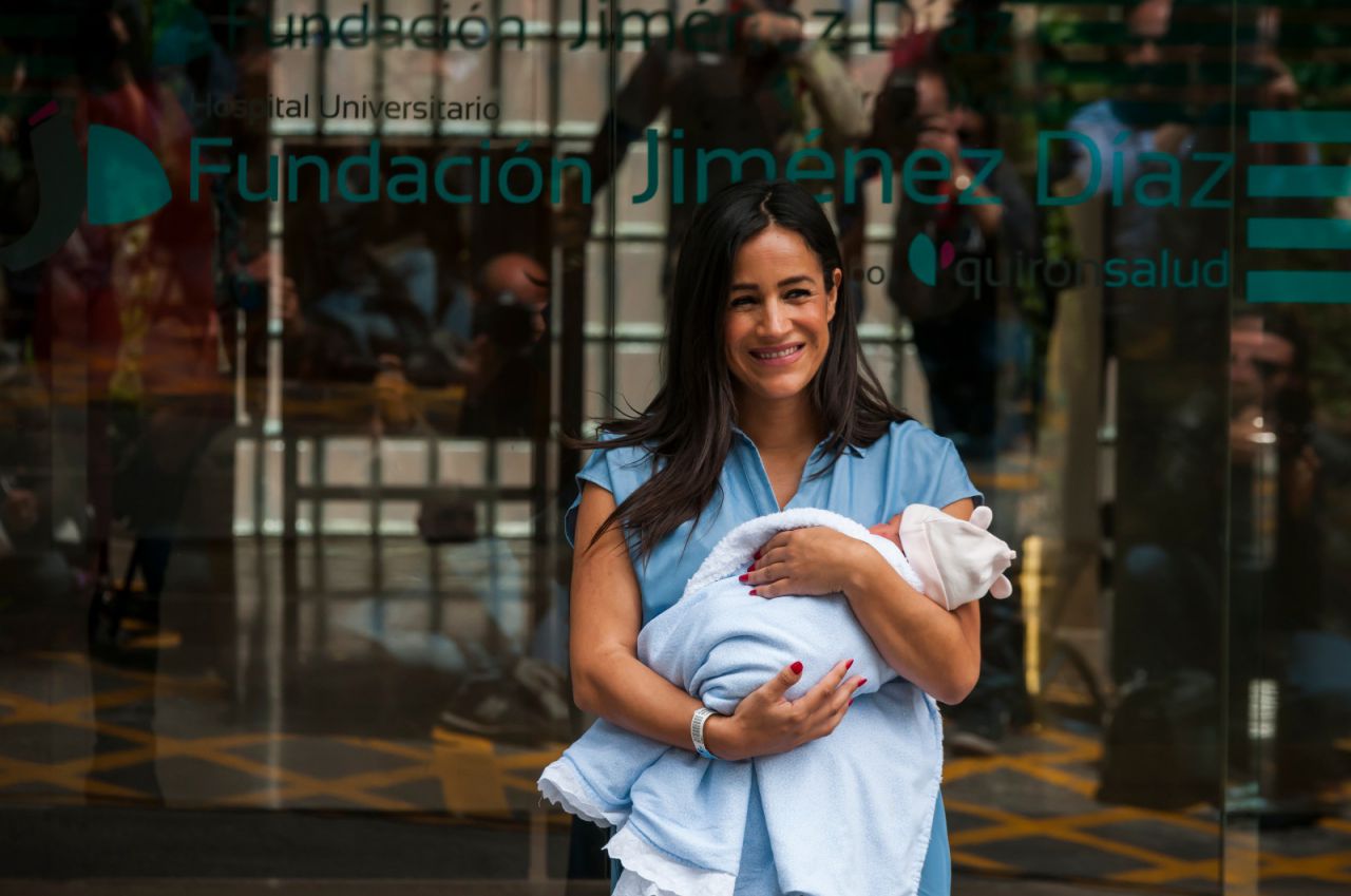 A pesar de haber dado a luz por cesárea, Villacís pudo hacer el piel con piel con la recién nacida, tal y como contó en sus redes sociales el mismo viernes. 