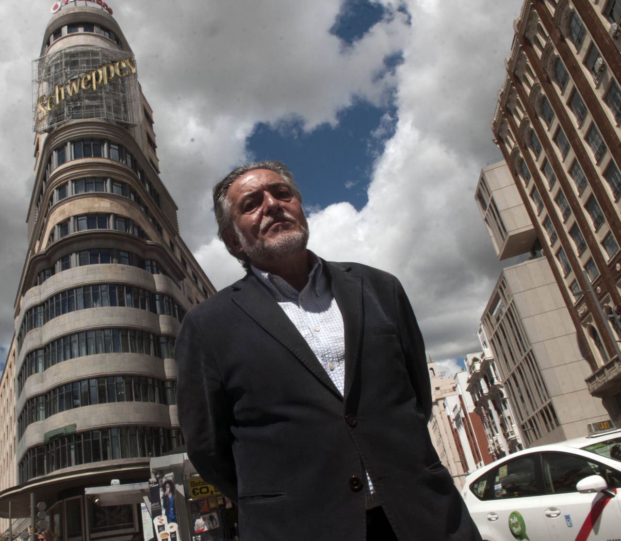 Pepu Hernández en la céntrica plaza de Callao tras una entrevista con Madridiario