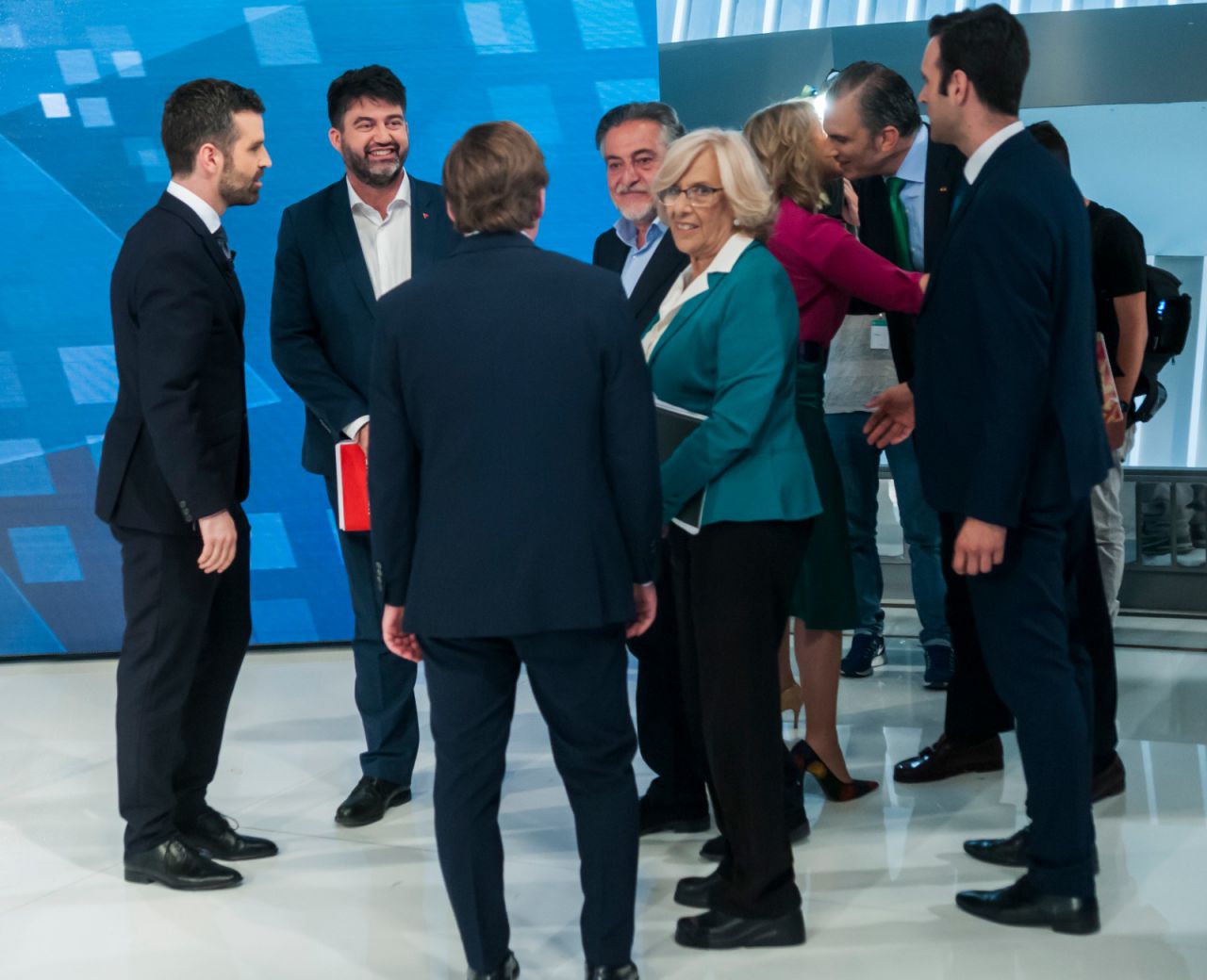Los candidatos a la Alcaldía de Madrid, ya en el plató de Telemadrid. 