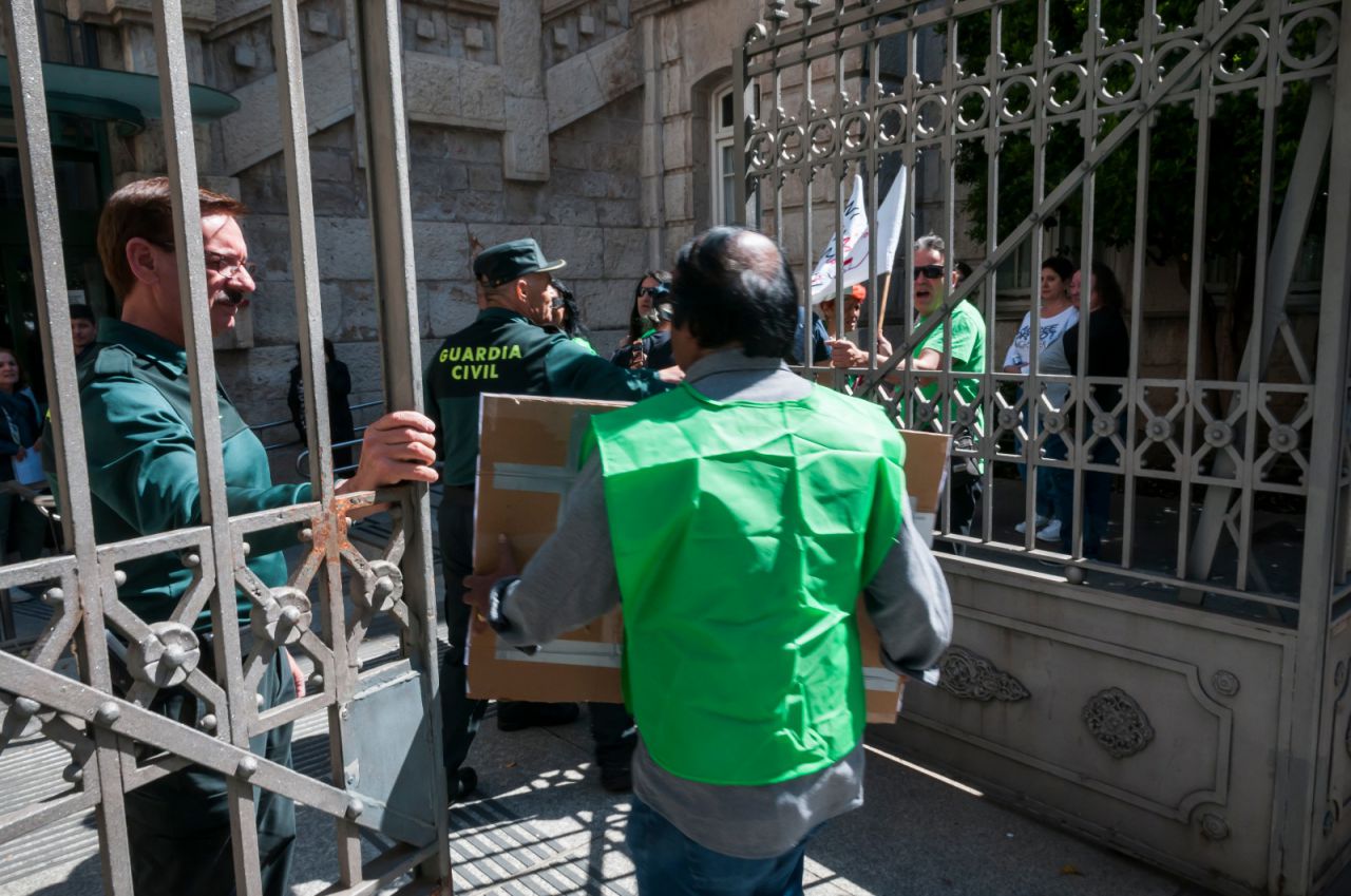El trabajo en la Consejería de Vivienda se ha visto alterado por la protesta.