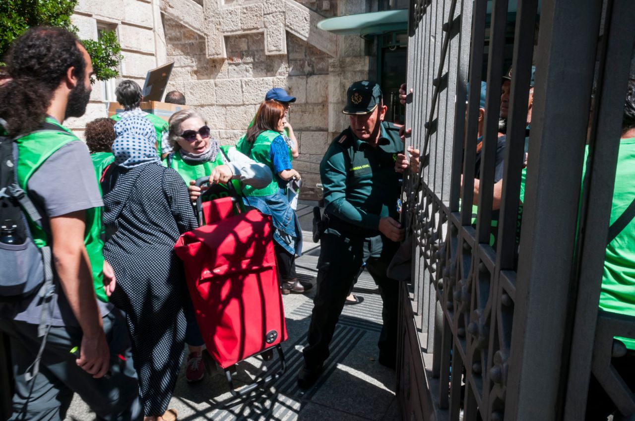Agentes la Guardia Civil, presentes para controlar la situación.