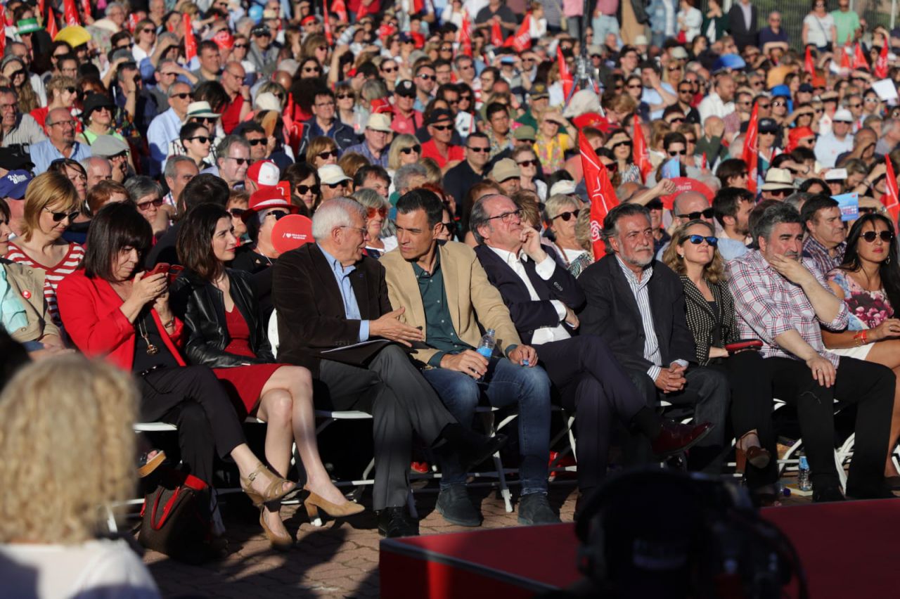 Los líderes, en primera fila. 