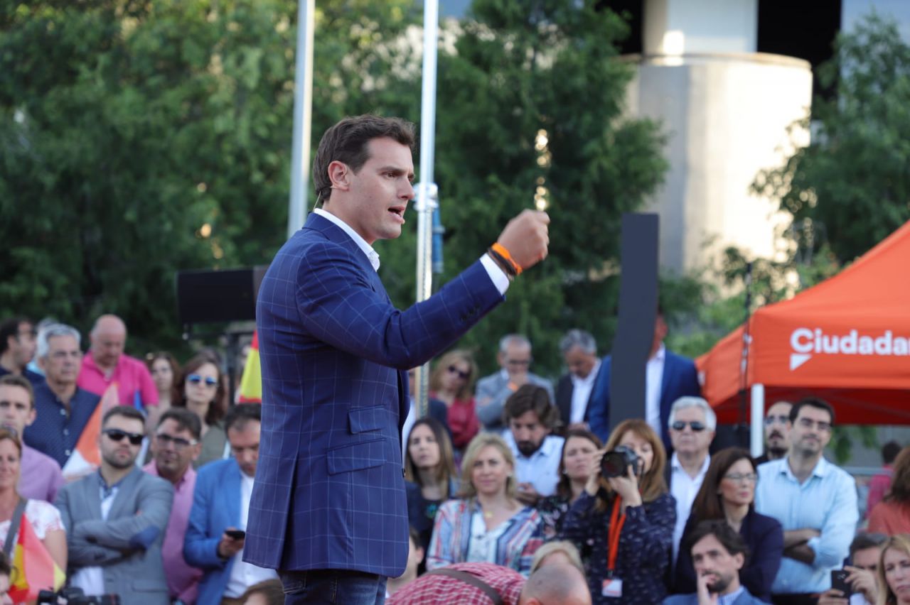 El líder del partido, Albert Rivera, ha respaldado a ambos candidatos a las instituciones madrileñas, llamando a la movilización, porque considera que están a 