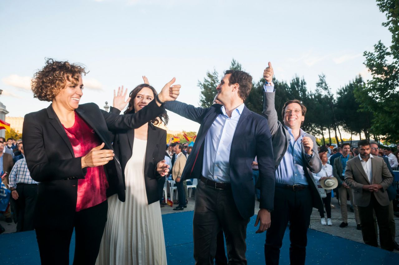 Pablo Casado y Dolors Montserrat han arropado a los candidatos. 