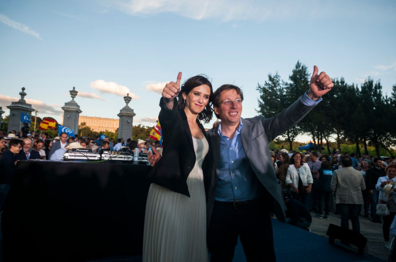 Los candidatos, a su llegada.