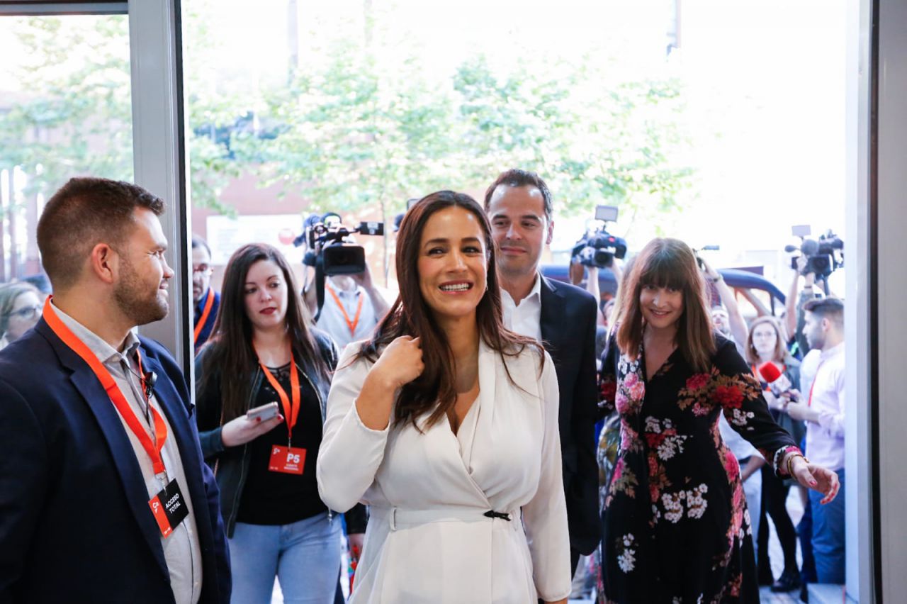 Begoña Villacís, candidata a la Alcaldía de Madrid por Ciudadanos, a su llegada a la sede central de Ciudadanos para seguir la noche electoral.