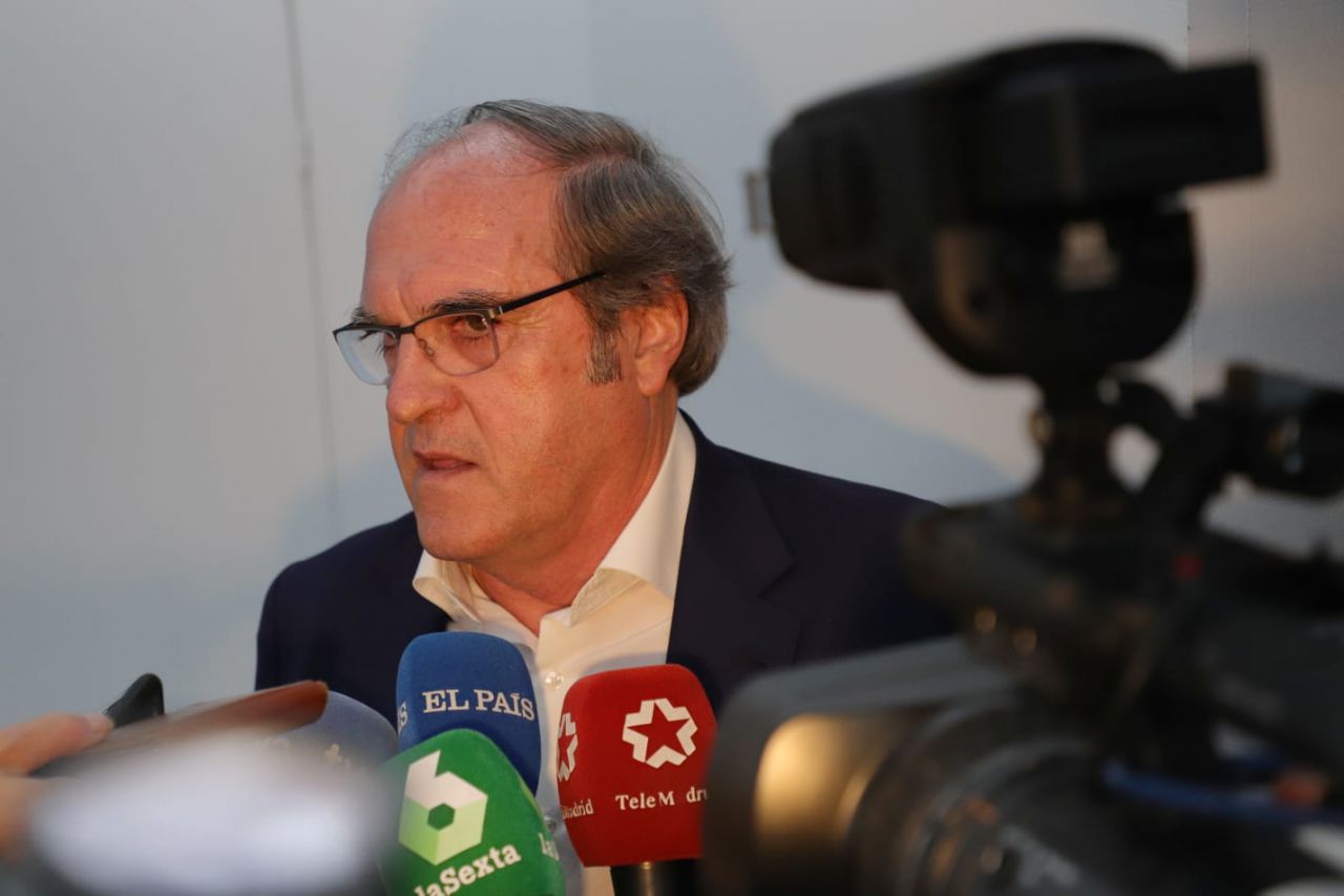 El candidato del PSOE a la Comunidad de Madrid, Ángel Gabilondo, atiende a los medios en el Círculo de Bellas Artes.
