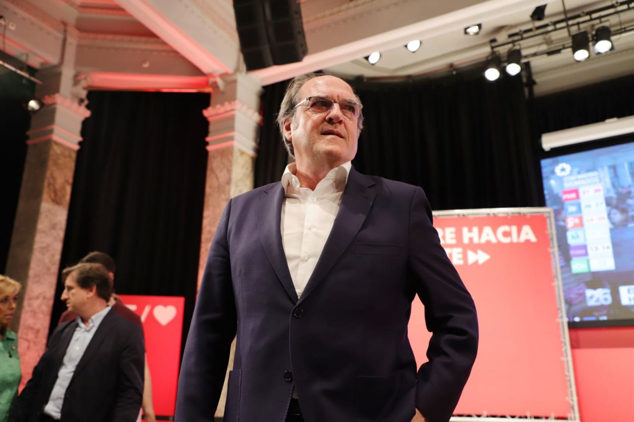 El candidato del PSOE a la Comunidad de Madrid, Ángel Gabilondo, momentos antes de comparecer ante los medios.
