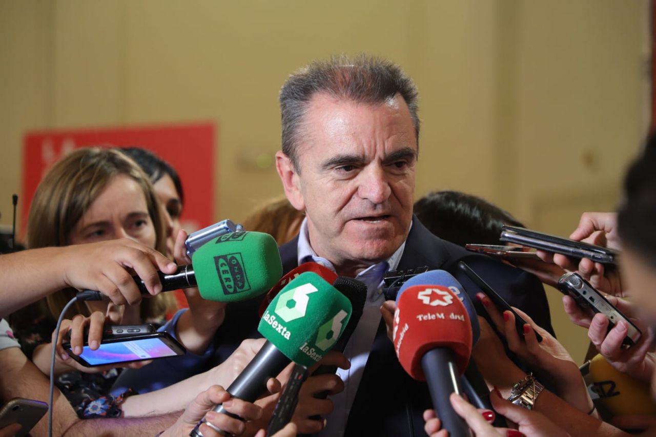 El secretario general del PSOE-M, José Manuel Franco, realiza declaraciones a los medios.