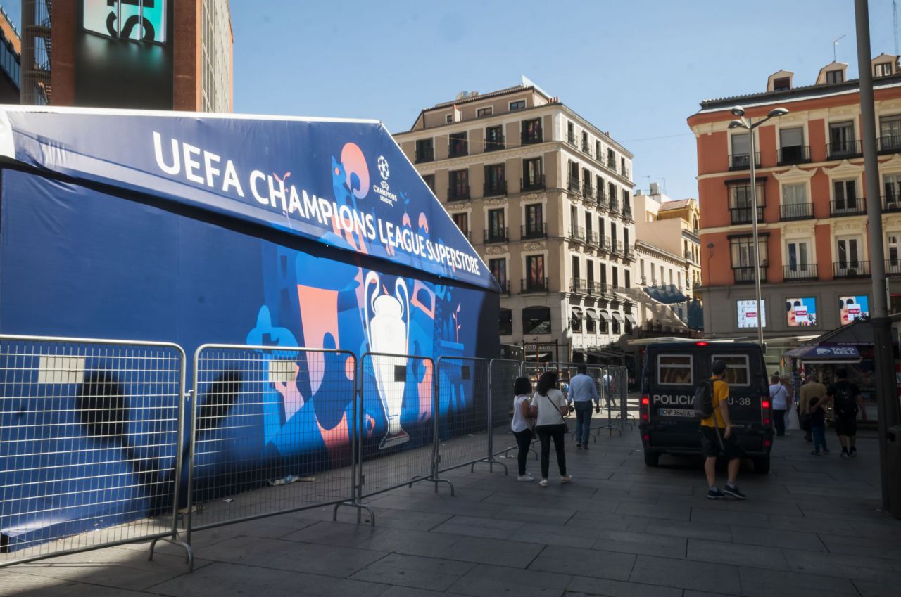 Carpa en la Plaza de Callao. 