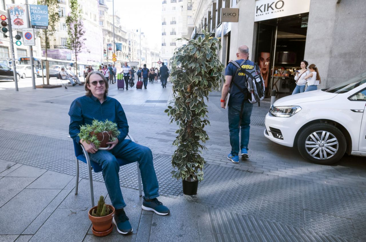 Citar a todos los nombres que nos visitarán este verano haría casi interminable esta información. Y aunque pueden consultarlos en los enlaces adjuntos, es justo y necesario, sin desmerecer a los demás, mencionar entre los internacionales al mítico cineasta y músico Woody Allen, así como a The Waterboys, Loreena Mckeennit, Michael Bolton, Roger Hodson (que repite tras su enorme éxito en 2018), Chick Corea, George Benson, Supersonic Blues Band y un largo etcétera.