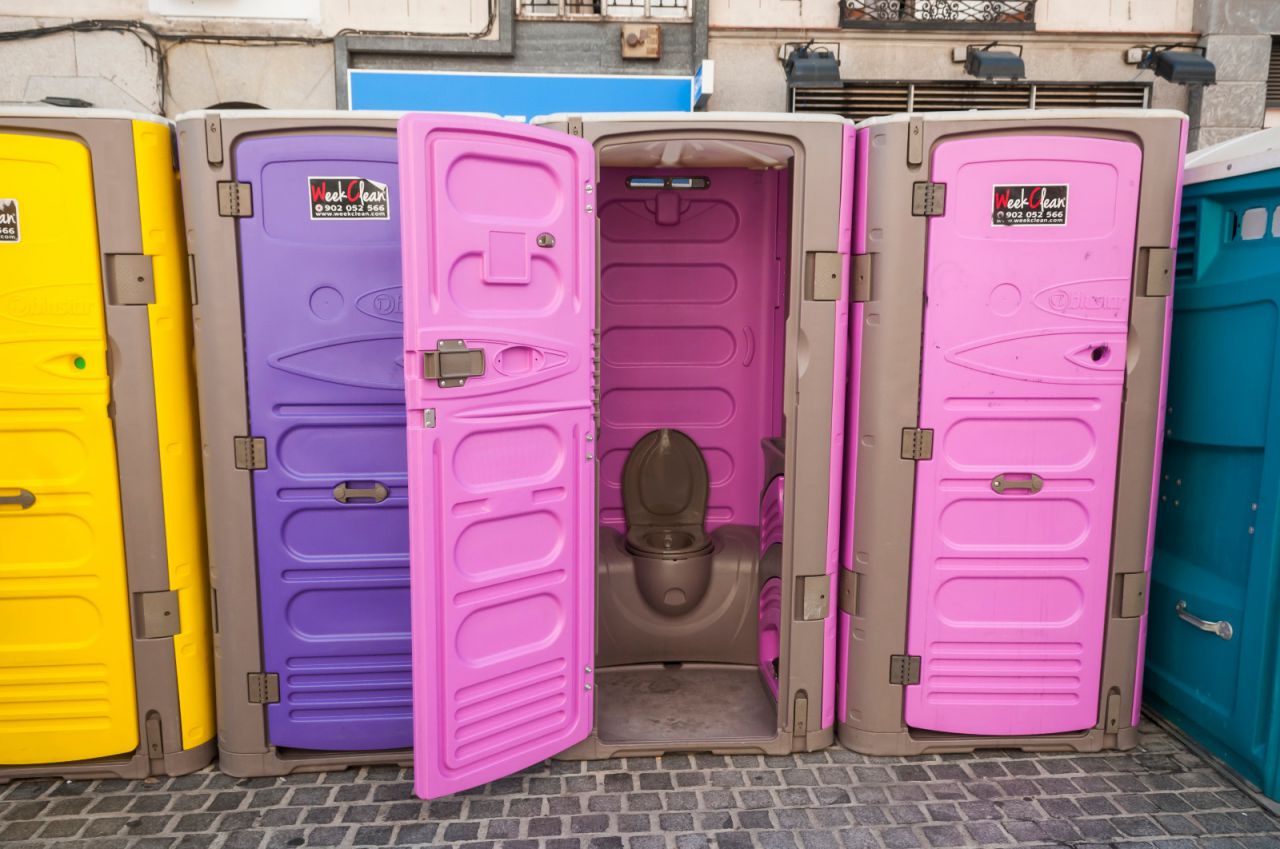 Baños portátiles en el centro de Madrid, donde se desarrollan los conciertos y actividades del Champions Festival