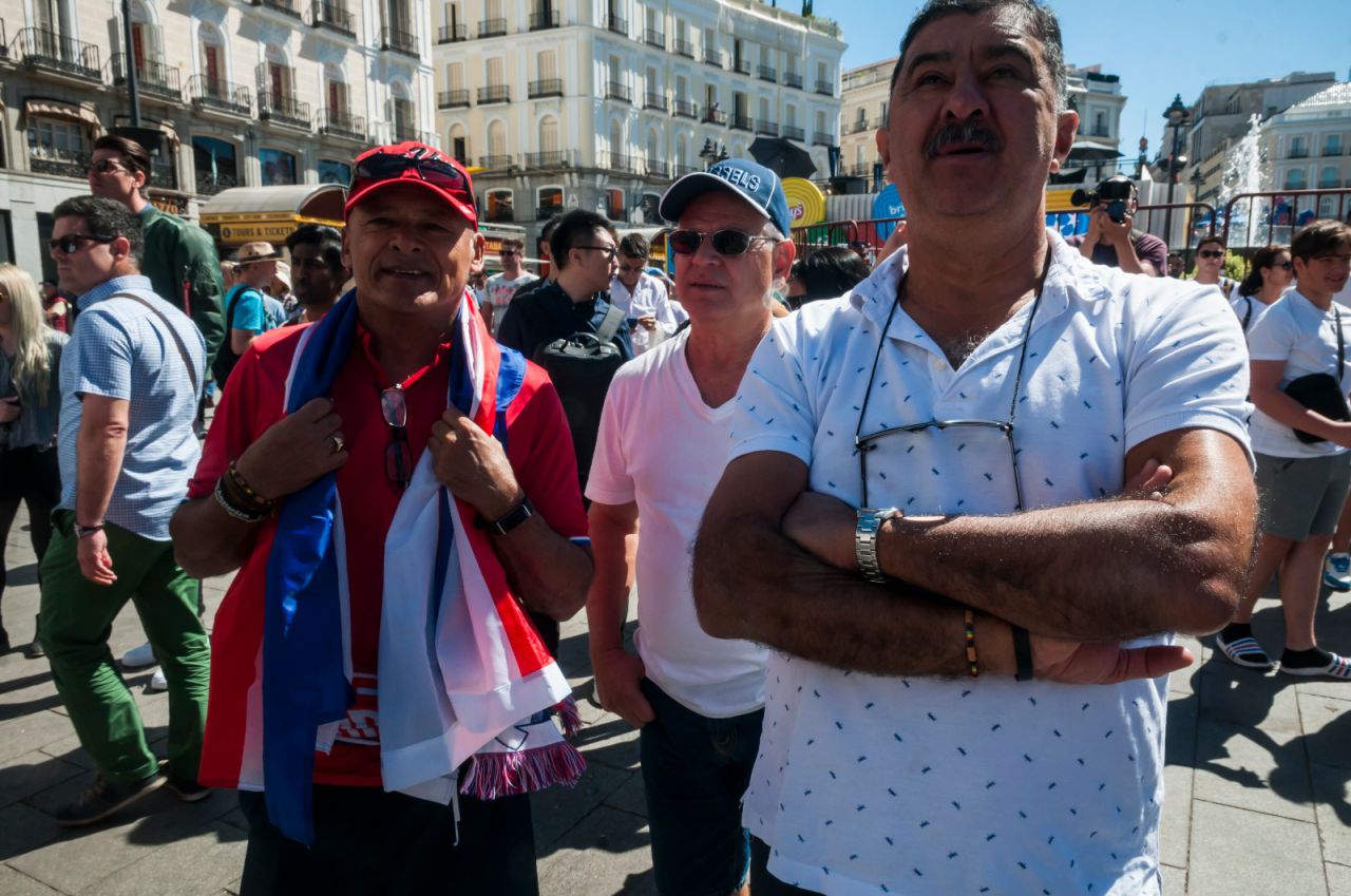 Aficionados en la Puerta del Sol, el epicentro de las actividades del Champions Festival