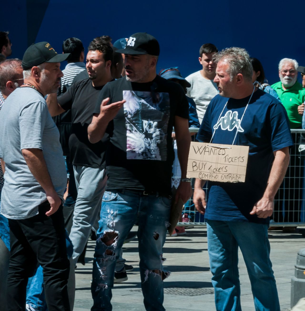Se calcula que unos 20.000 aficionados llegarán a la capital sin entrada. En la reventa alcanzan ya precios de hasta 10.000 euros,