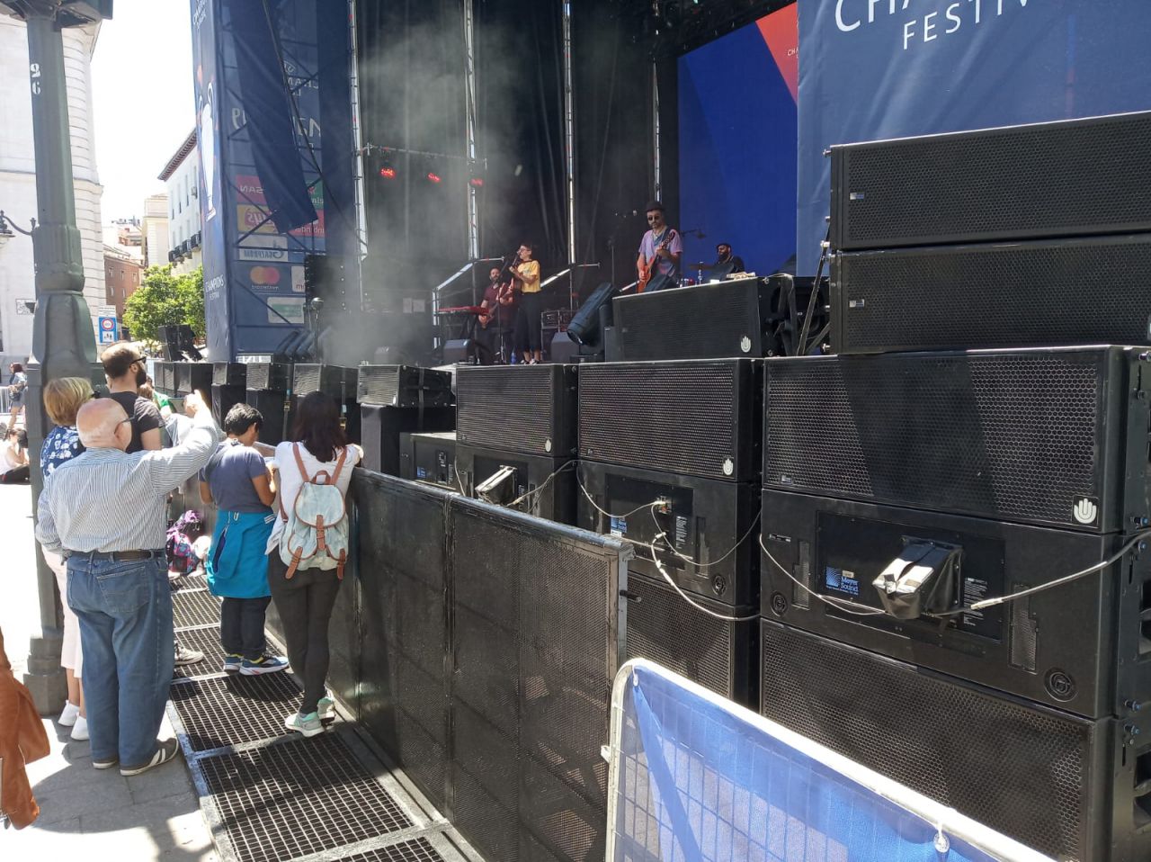 La Puerta del Sol se ha convertido en el epicentro de los conciertos y actividades del Champions Festival, que se celebra hasta el domingo en el centro de la ciudad