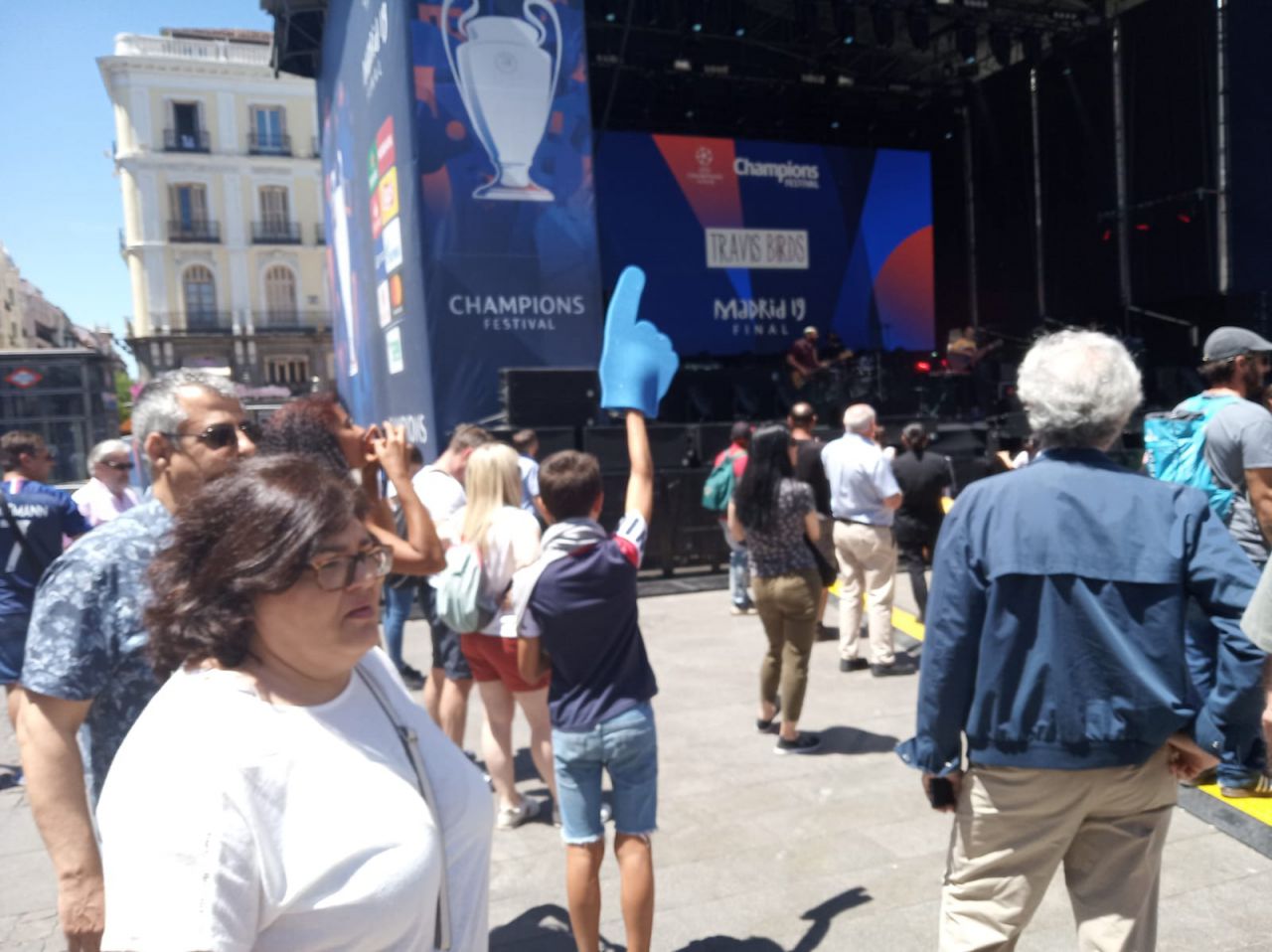 La Puerta del Sol se ha convertido en el epicentro de los conciertos y actividades del Champions Festival, que se celebra hasta el domingo en el centro de la ciudad