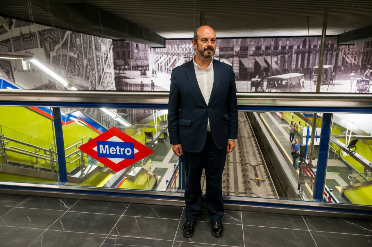 El presidente en funciones de la Comunidad de Madrid, Pedro Rollán, en la reinauguración de la estación de Metro de Sevilla.