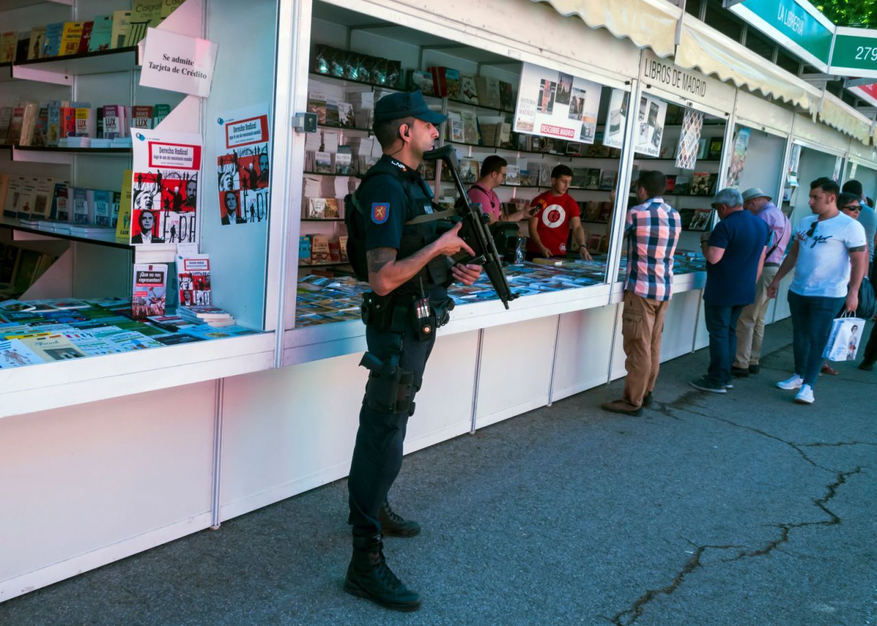 Vigilancia en la zona el día de la inauguración por la presencia real. 