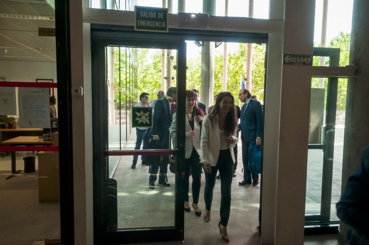 La candidata de Vox, Rocío Monasterio, entra en la sede de la Cámara regional.
